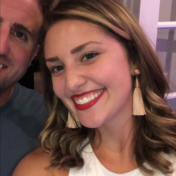 Meet your Posher, Amanda - Picture 2 of 3